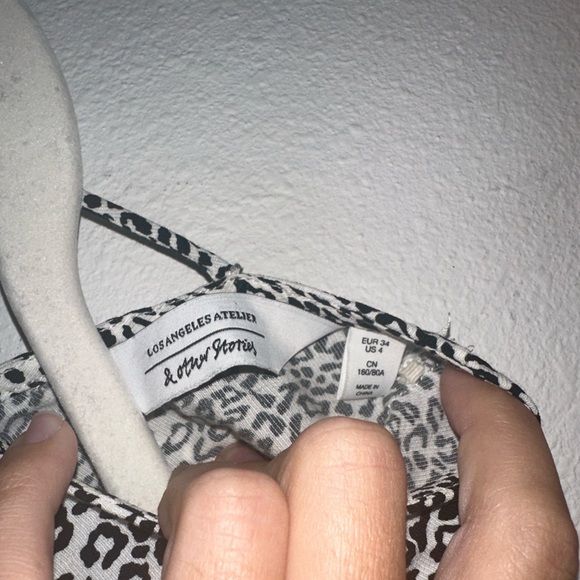 & Other Stories White and Black Cheetah Long Sleeve Open Back Blouse Size 4 - Picture 8 of 9